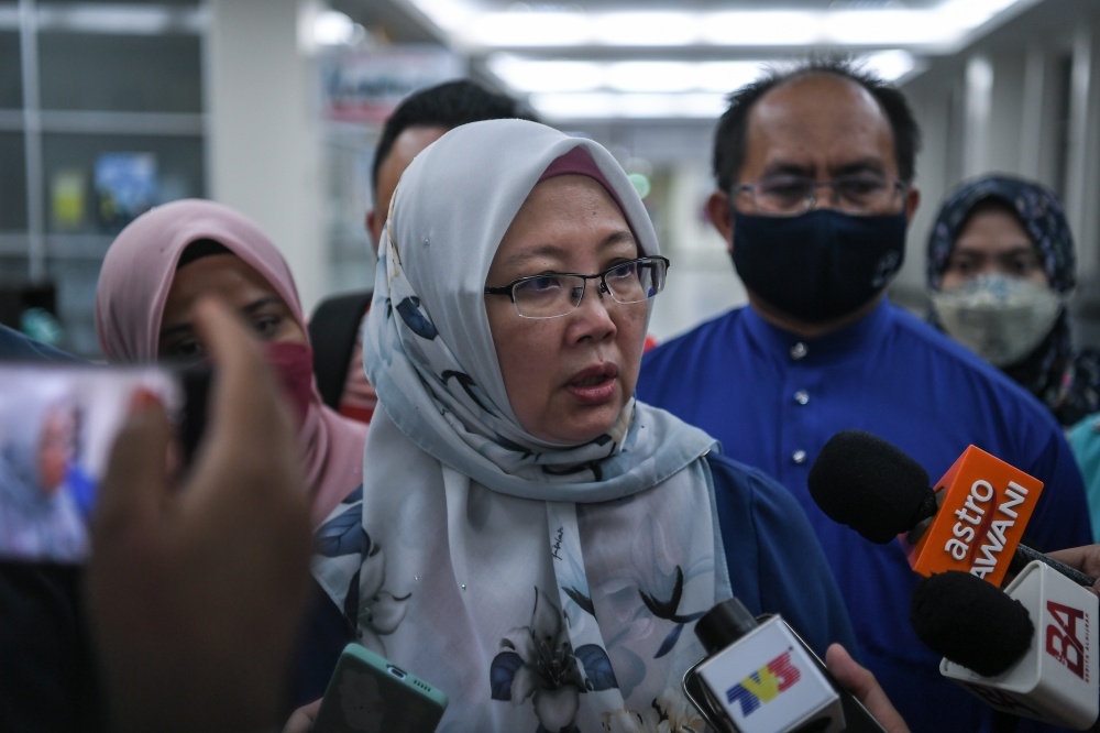 Health Minister Dr Zaliha Mustafa said the ministry has approved appeals for transfer for 332 medical officers throughout the country and these MOs are required to report for duty on July 31. — Bernama pic