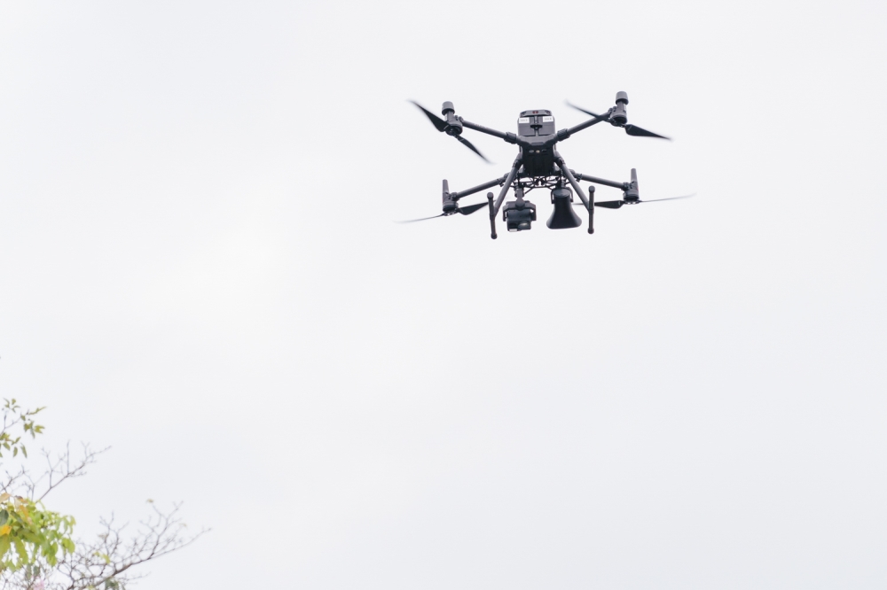Police monitor the crowd with a police drone during the nomination rally at Sikamat, Seremban. A 14-year-old teenager was among two male suspects who were arrested for flying a drone near state election nomination centres today. — Picture By Raymond Manuel
