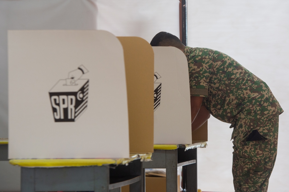 A Malaysian Army officer casts his ballot during the early voting ahead of the 15th general election in Kem Lapangan Terbang, Sungai Petani in this file photo taken on November 15, 2022. — Picture by Shafwan Zaidon
