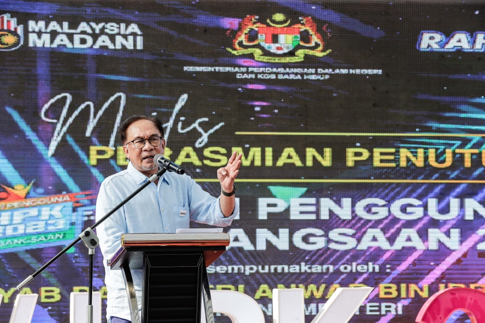 Prime Minister Datuk Seri Anwar Ibrahim today said Datuk Seri Armizan Mohd Ali will be the acting domestic trade and cost of living minister. — Picture by Sayuti Zainudin