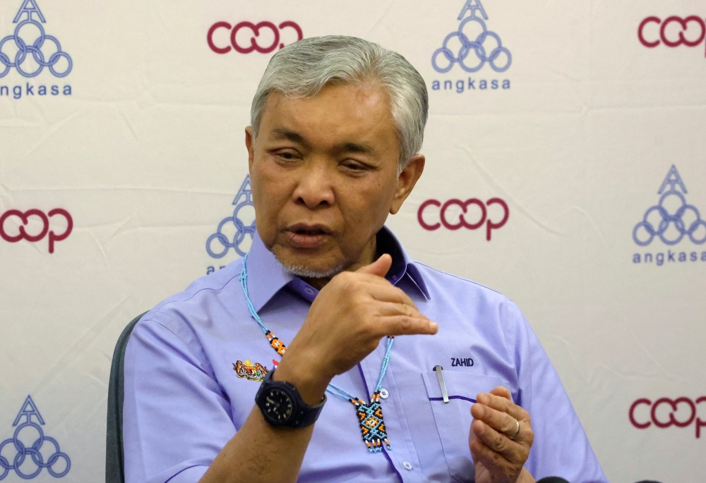 Deputy Prime Minister Datuk Seri Ahmad Zahid Hamidi said though the Rural Electricity Supply Programme in Sabah and Sarawak has been using battery-powered solar power, there were problems involving maintenance and replacement of batteries. — Bernama pic