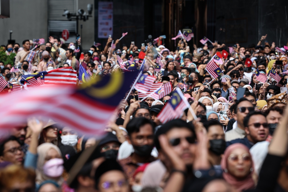 According to the DOSM, the increase in population growth rate is due to the higher number of non-citizens which is likely to increase from 2.5 million in 2022 to 3 million in 2023. — Bernama pic 