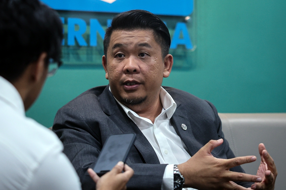 Deputy Health Minister Lukanisman Awang Sauni said the Ministry of Health has prepared prudent reporting guidelines regarding suicidal behaviour, including the avoidance of displaying the name and picture of the victim and not detailing the manner of suicide. — Bernama pic 