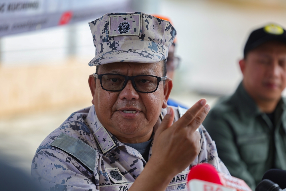 Malaysian Maritime Enforcement Agency (MMEA) Sarawak director First Admiral (Maritime) Zin Azman Md Yunus said the body was found at around 12.14pm in the cabin of the ship that was refloated yesterday evening. — Bernama pic 
