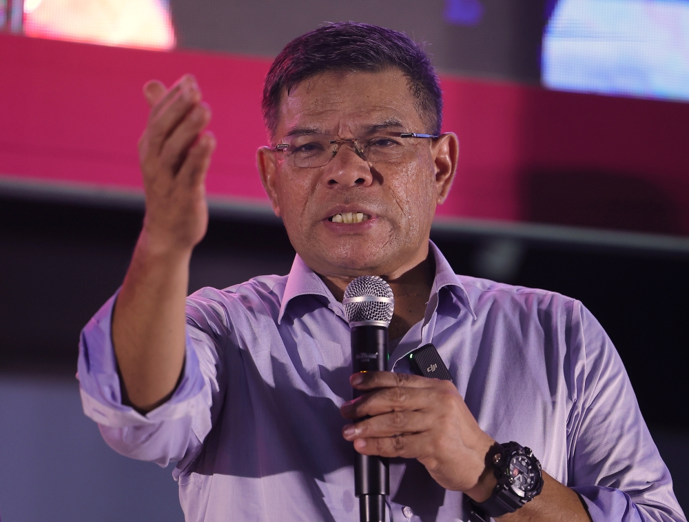 Datuk Seri Saifuddin Nasution Ismail delivers a speech during the N.01 Seberang Jaya Pentas Anak Muda session in Bukit Mertajam July 31, 2023. — Bernama pic