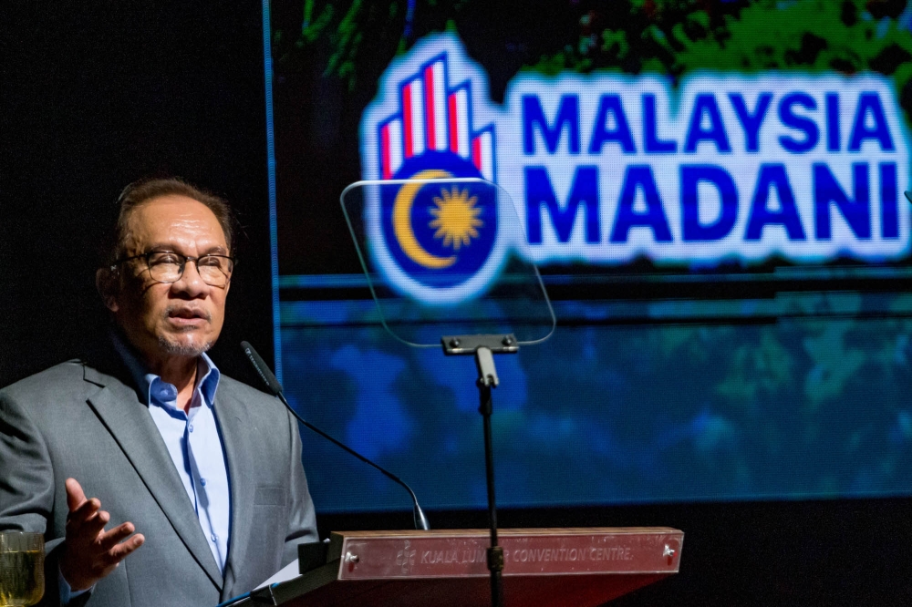 Prime Minister Datuk Seri Anwar Ibrahimsaid the meeting is to clear up misunderstandings within the PH-BN ‘unity government’. — Picture by Firdaus Latif