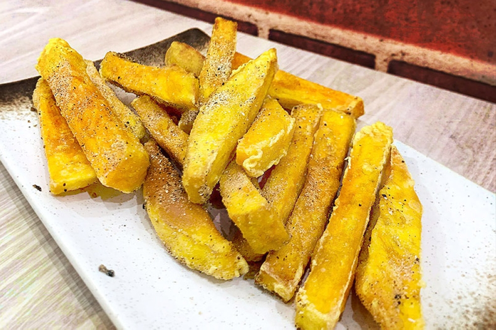 Irresistible sour plum fried sweet potato.