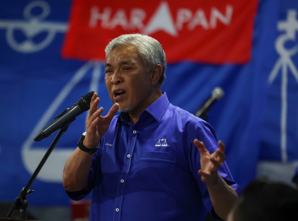 The BN chairman said loyalty demonstrated by BN has been the foundation of the many successes achieved by the country, therefore, he said he wished that the friendship, from the leadership to the grassroots level, will remain and be forever protected. — Bernama pic  