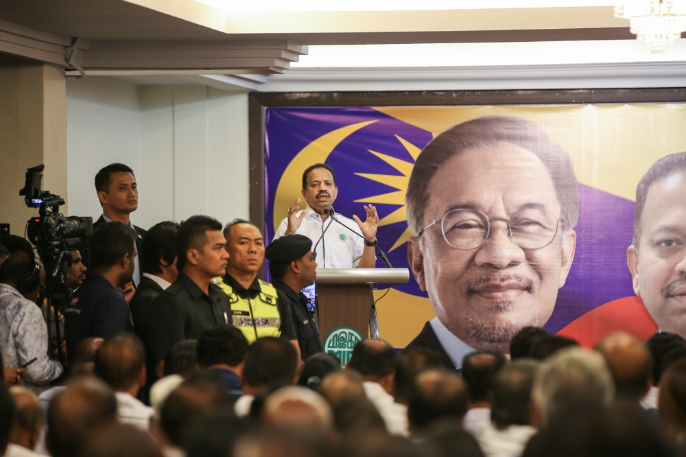 MIC president Tan Sri SA Vigneswaran delivers a speech during the party’s meeting with Prime Minister Datuk Seri Anwar Ibrahim at MIC headquarters, August 2, 2023. — Picture by Ahmad ZamzahuriMIC president Tan Sri SA Vigneswaran delivers a speech during the party’s meeting with Prime Minister Datuk Seri Anwar Ibrahim at MIC headquarters, August 2, 2023. — Picture by Ahmad Zamzahuri