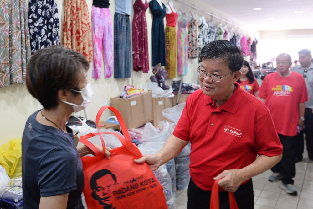 Caretaker chief minister of Penang Chow Kon Yeow meeting voters on a walkabout at his constituency with DAP veteran Tan Sri Lim Kit Siang (behind him). — Picture by KE Ooi