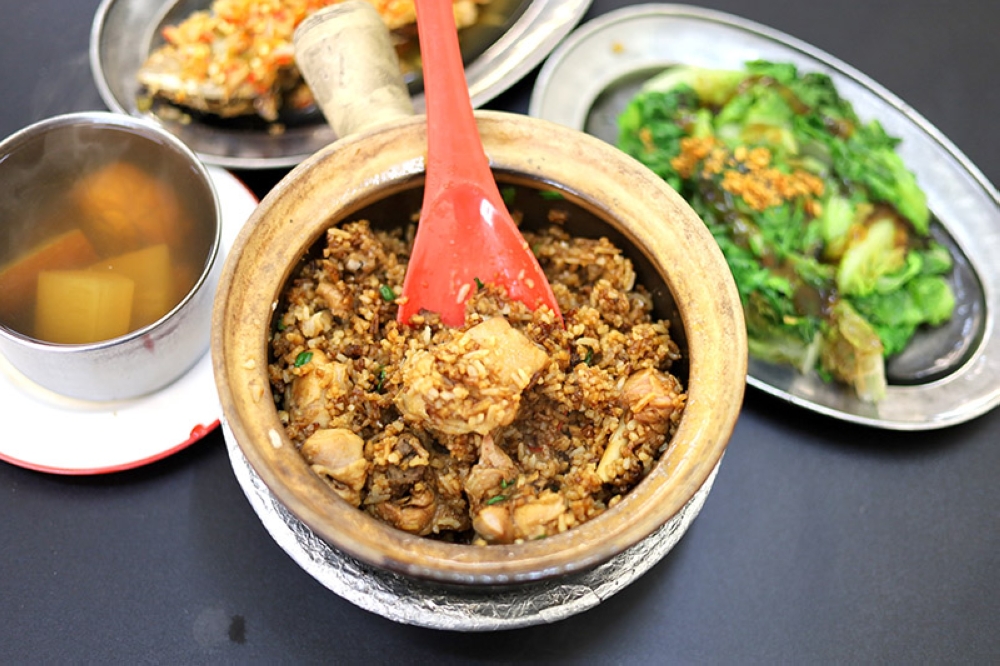 It may look plain but once you mix it well, the sauce will have coated the rice and it's time to eat