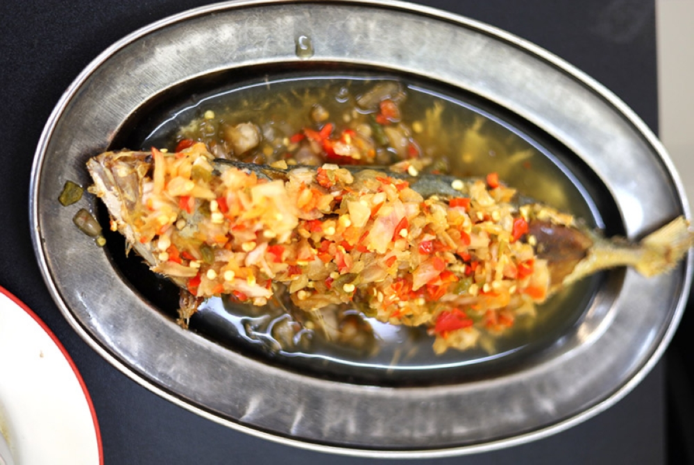 The surprise find was the Hot & Sour Kembong Fish with its spicy appetising flavours enveloping crispy deep fried fish