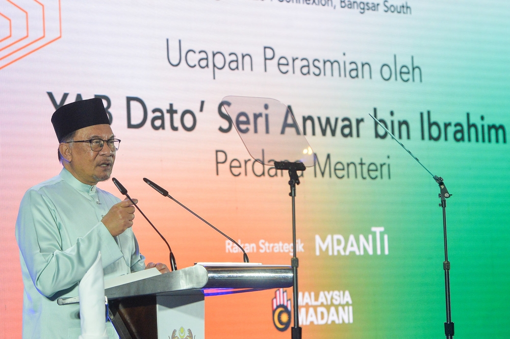 Malaysia will submit a new proposal regarding the Kuala Lumpur-Singapore High-Speed Rail (HSR) project to Singapore after an initial decision on it is made by the government, said Prime Minister Datuk Seri Anwar Ibrahim. — Picture by Miera Zulyana