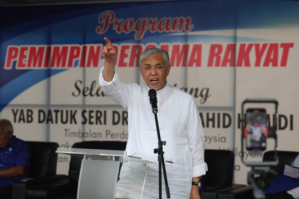 Deputy Prime Minister Datuk Seri Ahmad Zahid Hamidi delivers a speech at the Pemimpin Bersama Rakyat programme at Relau Farmstay, Bandar Baharu, Kedah, August 4, 2023. — Bernama pic 