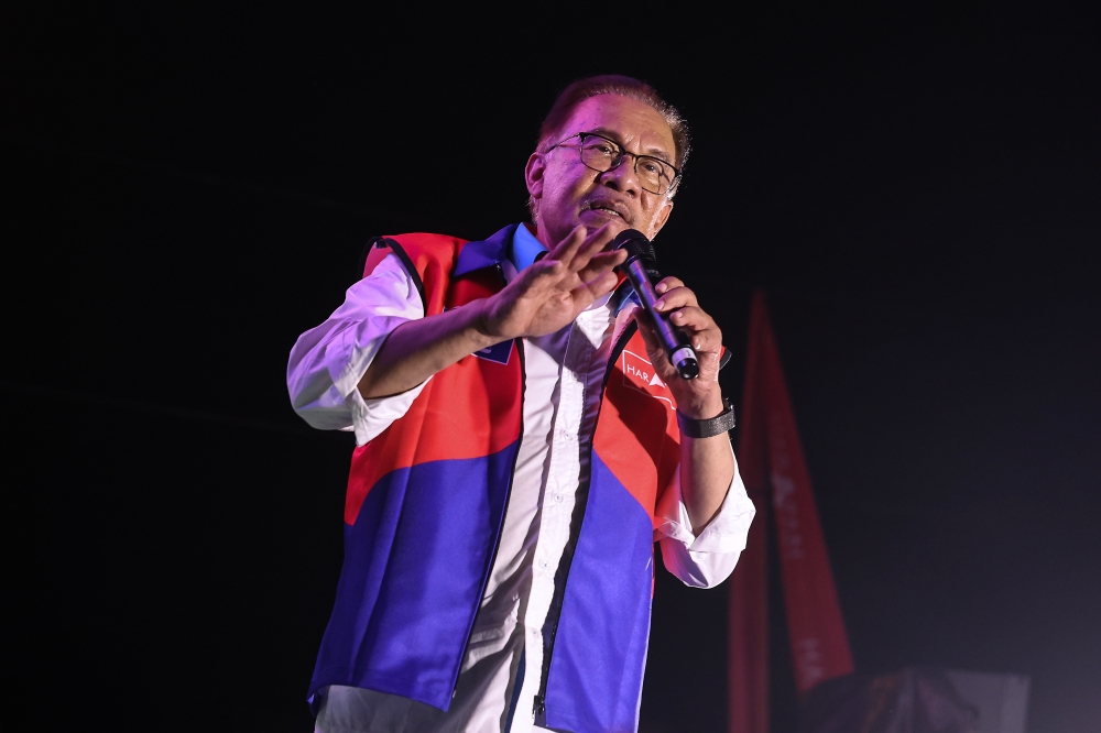 Prime Minister Datuk Seri Anwar Ibrahim speaks at the Penang Madani Unity Tour programme in Kampung Melayu in George Town August 5, 2023. — Bernama pic