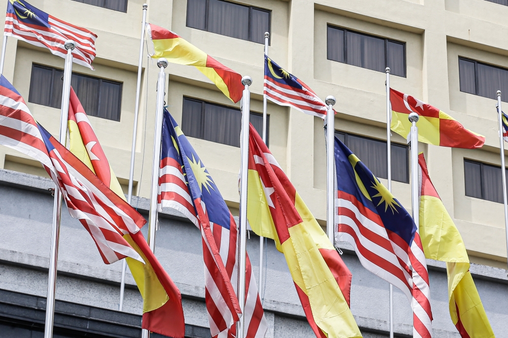 Endeavor-MGC has found that 70 per cent of 1,068 marginal seat respondents made of up all races in Selangor said they were unaware of any policy or initiative undertaken by the government to curb inflation or reduce the cost of living. — Picture by Sayuti Zainudin