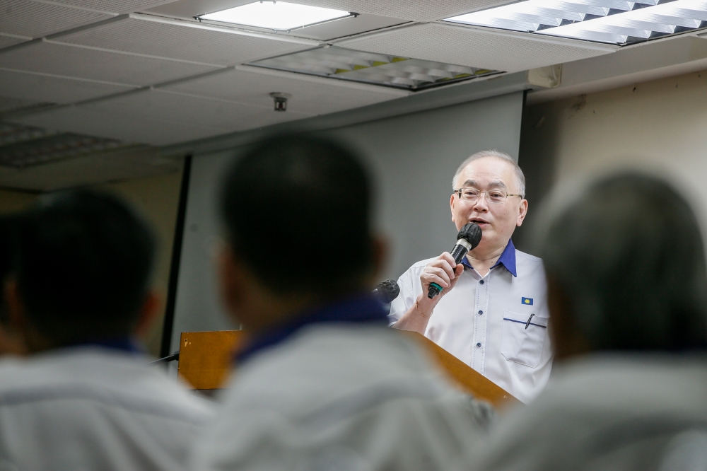 MCA president Datuk Seri Wee Ka Siong said the party will begin its rejuvenation process in Johor by targeting a total of 4,000 new members in preparation for the next general election. — Picture by Hari Anggara