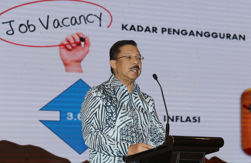 Chief Secretary to the Government Tan Sri Mohd Zuki Ali said the proposal to extend the aid to non-pensionable veterans from the age of 60 was agreed at the Cabinet Committee on Public Service Reform meeting chaired by Prime Minister Datuk Seri Anwar Ibrahim today. — Bernama pic