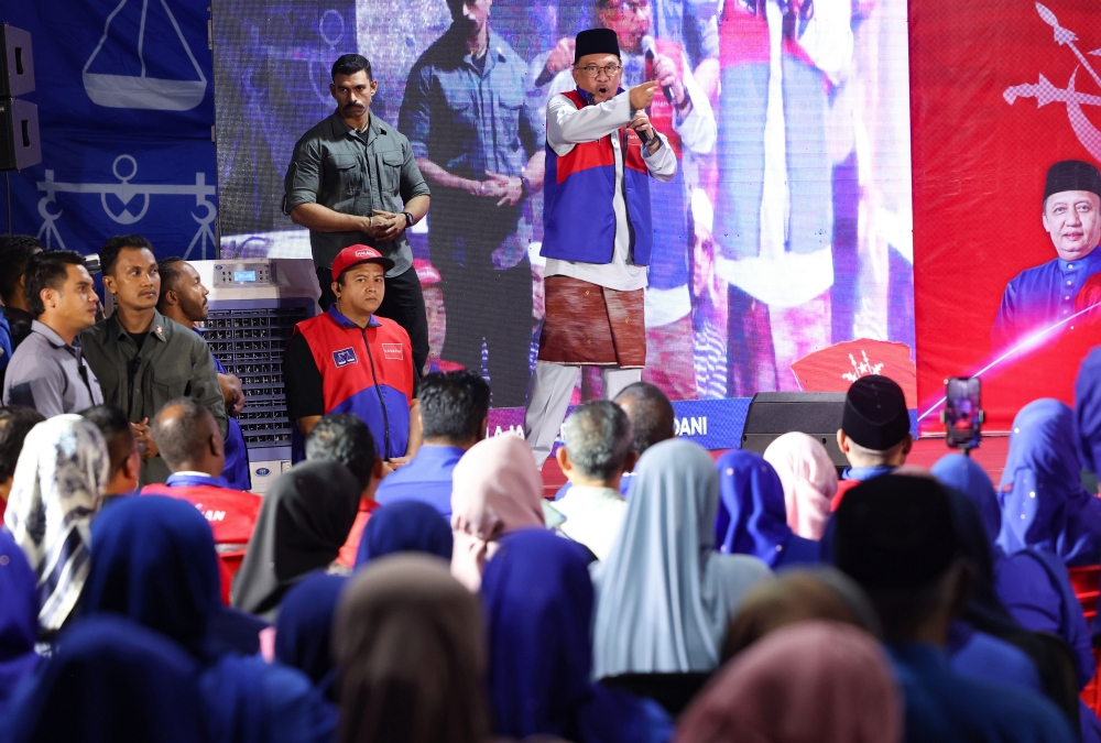 Make that life-changing decision at the ballot box, PM Anwar tells ...