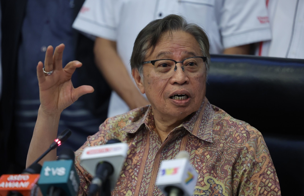 Sarawak Premier Tan Sri Abang Johari Openg said Petros has been authorised to use the former oil well area for carbon storage, while Samling has been granted a licence for their carbon project in the primary plantation area. — Bernama pic