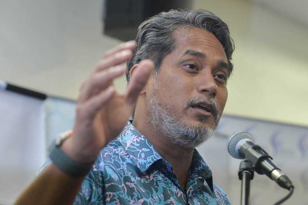 Khairy Jamaluddin Abu Bakar reportedly criticised Cabinet members who decided to contest in the state elections. — File picture by Miera Zulyana