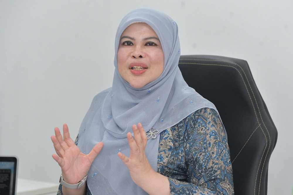 Despite being subjected to hurtful attacks, Rina refuses to be demoralised and instead chose to rise above the negativity and use it as a self-motivating force to drive her political career.