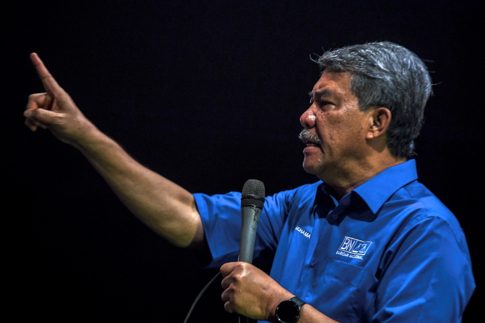 Datuk Seri Mohamad Hasan speaks during a Unity Programme in Paroi, Dataran Senawang, in Seremban August 10, 2023. ― Bernama pic