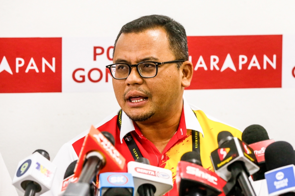 Datuk Seri Amirudin Shari says Selangor will get a special public holiday on Monday if the Pakatan Harapan-Barisan Nasional pact wins the state election tomorrow. ― Picture by Hari Anggara