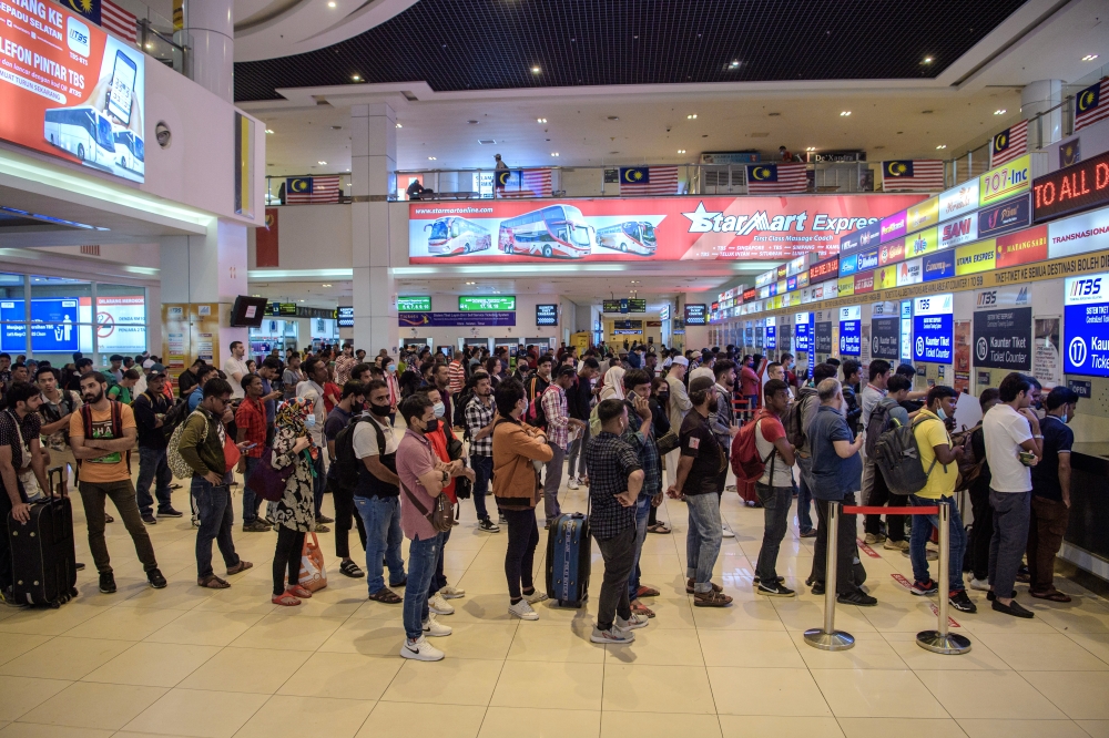 People line up to buy tickets at the South Integrated Terminal to return to their respective hometowns to fulfil their responsibilities as Malaysians by voting in the state elections tomorrow, Kuala Lumpur, August 11, 2023. — Bernama pic 