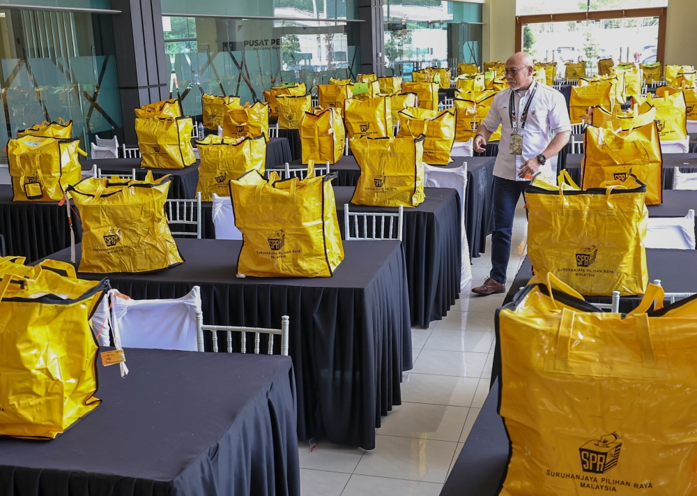 Election Commission officers prepare ballot boxes for today’s state election in Selangor for N.55 Dengkil, in Putrajaya, August 11, 2023. — Bernama pic