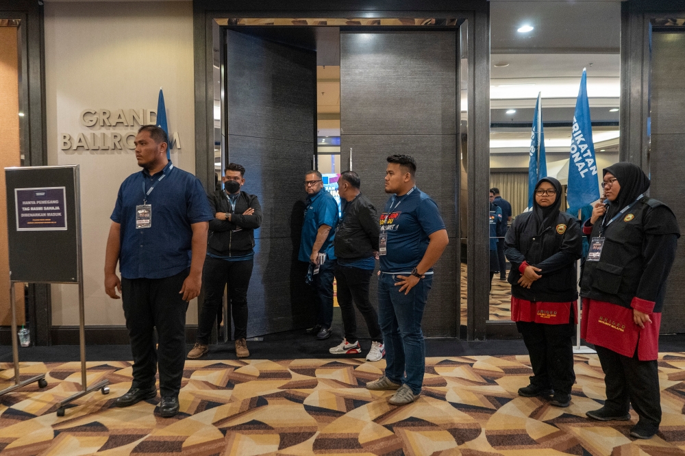 Perikatan Nasional supporters gather at the PN ‘war room’ at the Concorde Hotel in Shah Alam, August 12, 2022. — Picture by Shafwan Zaidon