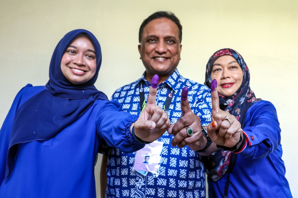 Barisan Nasional candidate for the Bertam state seat Datuk Seri Reezal Merican Naina Merican, his wife Datin Seri Ismalina Ismail and daughter Reena Awliyatul Imani are seen after voting at SJKC Pei Yu in Kepala Batas August 12, 2023. Reezal secured 10,453 votes to win the contest in the state election today. — Bernama pic 