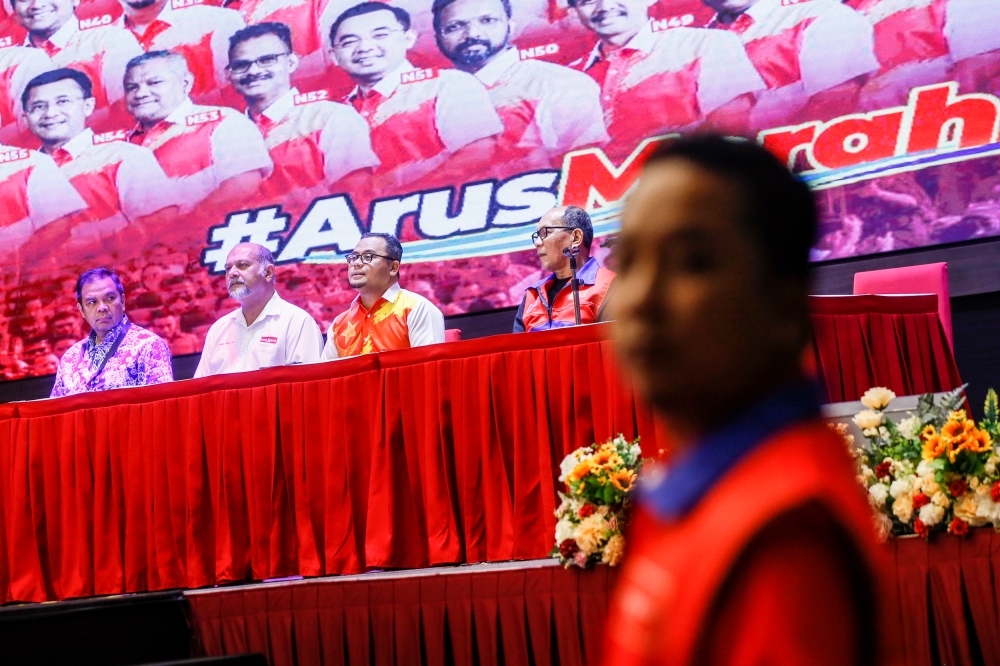 Caretaker mentri besar Datuk Seri Amirudin Shari (2nd right), DAP deputy chairman Gobind Singh Deo (2nd left) are seen during the Pakatan Harapan press conference at Wyndham Acmar in Klang August 12, 2023. — Picture by Hari Anggara