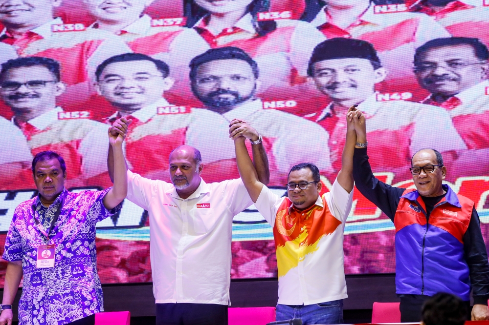 Caretaker mentri besar Datuk Seri Amirudin Shari (2nd right), DAP deputy chairman Gobind Singh Deo (2nd left) with N21 Pandan Indah candidate Izham Hashim (right) and N23 Dusun Tua candidate Datuk Johan Abd Aziz  (left) during the press conference at Wyndham Acmar in Klang August 12, 2023. — Photo by Hari Anggara