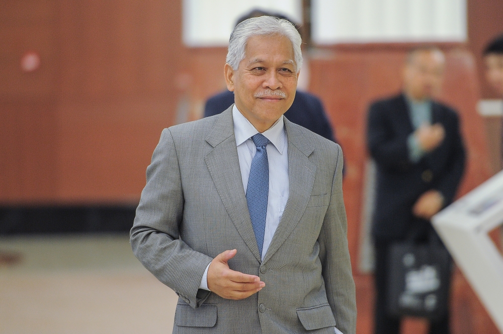 Umno veteran Tan Sri Idris Jusoh wants Datuk Seri Ahmad Zahid Hamidi to resign as leader after their party was wiped out in yesterday’s Terengganu state election. — File picture by Shafwan Zaidon