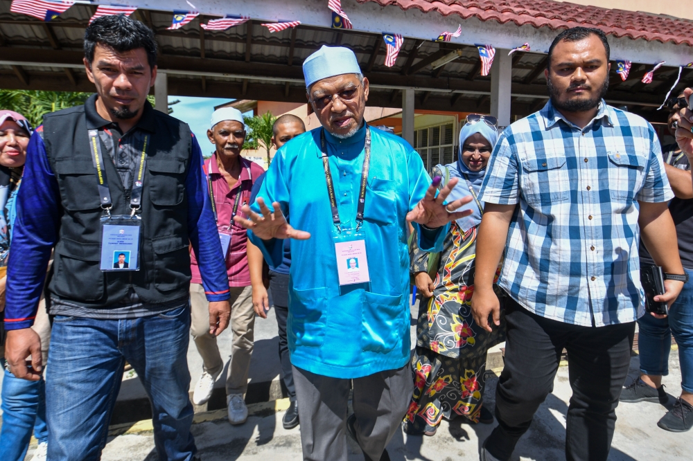 Yesterday, Kelantan Perikatan Nasional (PN) chairman Datuk Ahmad Yakob, who has been Kelantan Menteri Besar for two terms since 2013, said he was stepping down from the post due to health factors. — Bernama pic