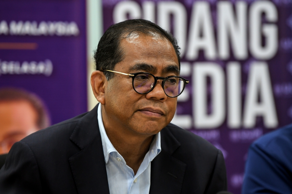 Higher Education Minister Datuk Seri Mohamed Khaled Nordin said the university’s relationship with the community can no longer be limited to mere engagement but they must be willing to cooperate in creating a continuous guidance programme, to improve the economic and social status of the community. — Bernama pic 