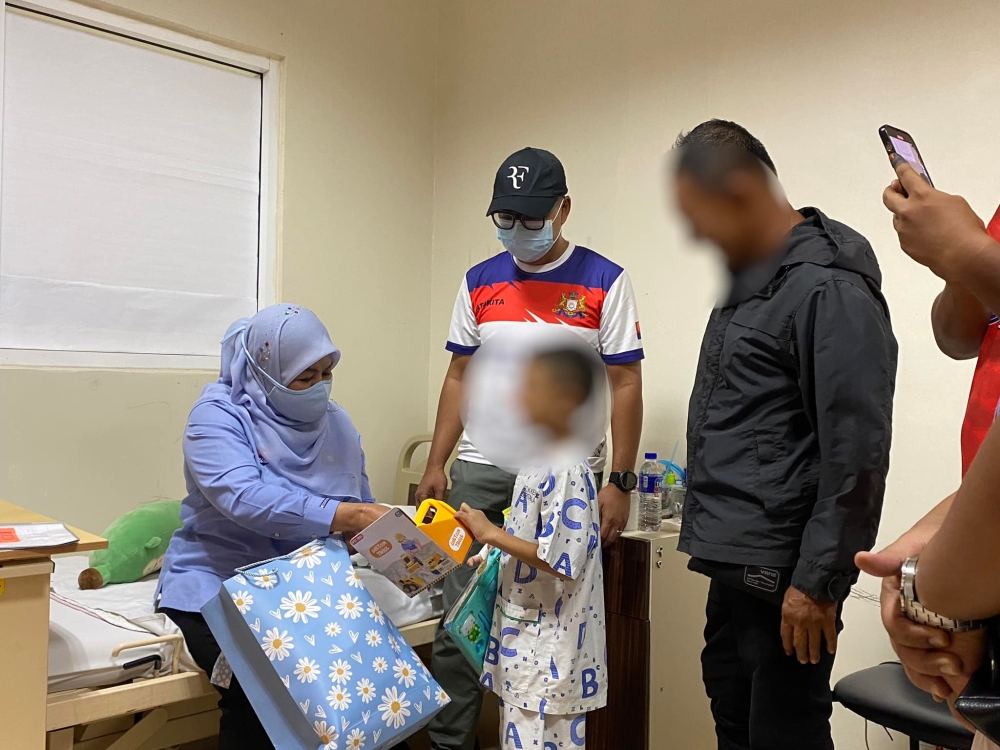 Johor Women, Family and Community Development Committee chairman Khairin-Nisa Ismail @ Md On visiting the victim at the Sultan Ismail Hospital. — Picture courtesy of Facebook/Khairin-Nisa Ismail