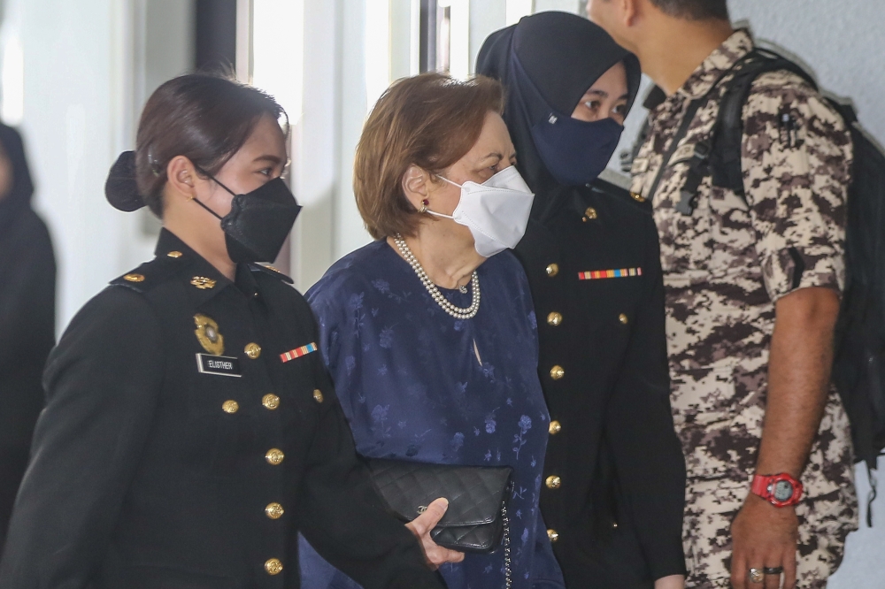Former Bank Negara governor Tan Sri Zeti Akhtar Azizi at the Kuala Lumpur High Court Complex August 14, 2023. — Pictures by Yusof Mat Isa