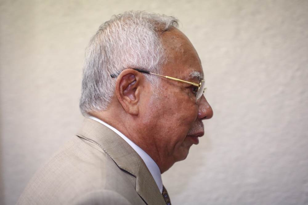 The High Court heard today that former prime minister Datuk Seri Najib Razak had used at least RM1 billion of the RM3.2 billion in his personal bank account that included funds from 1MDB. — Picture by Yusof Mat Isa  