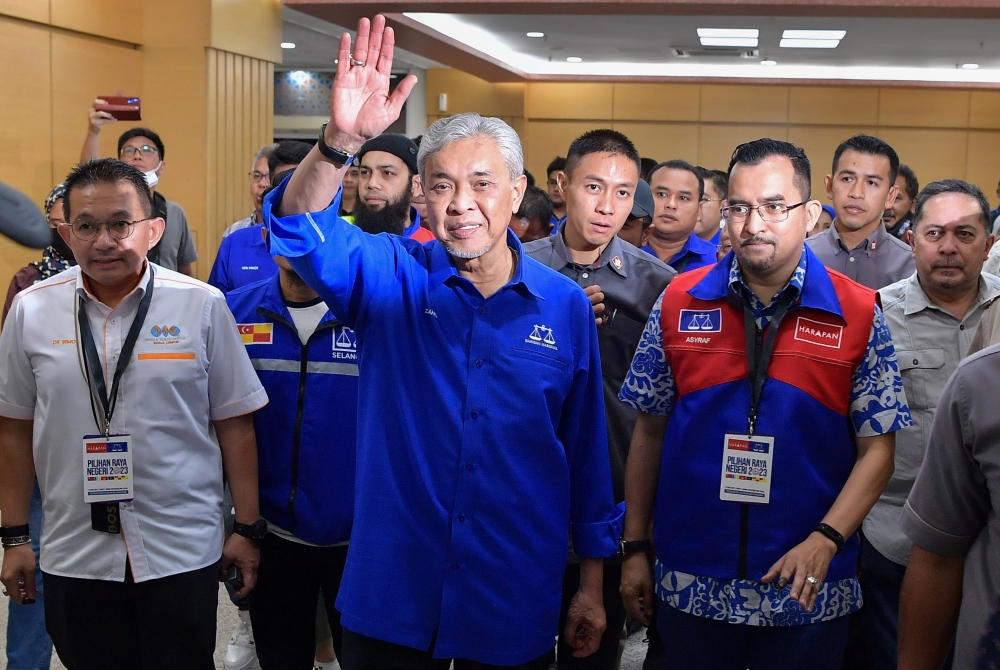 Since Sunday, there have been growing calls for Ahmad Zahid to resign as Umno president following the party’s poor showing in the six state elections on the day before. — Bernama pic