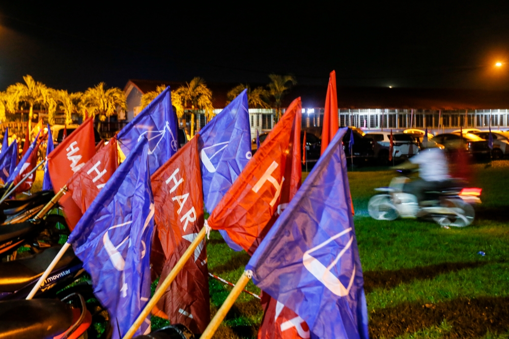 According to a statement, Johor Pakatan Harapan said it will soon hold discussions with its Barisan Nasional counterpart for a joint campaign for the upcoming Pulai parliament and Simpang Jeram state by-elections. — Picture by Hari Anggara
