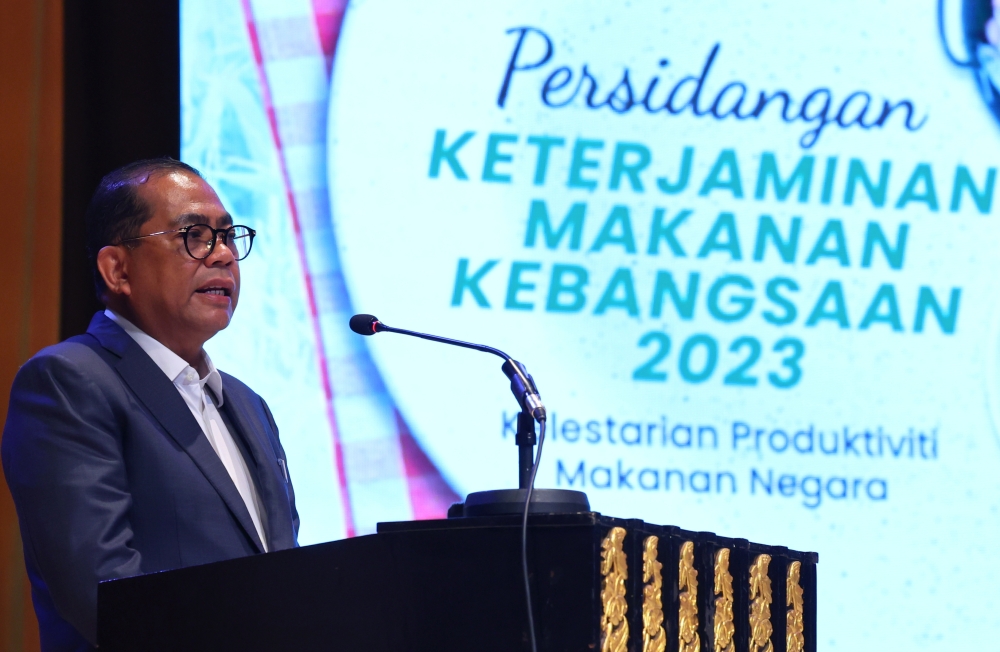 Commenting on calls for Umno president Datuk Seri Ahmad Zahid Hamidi to step down following Umno’s poor showing in the state polls, party vice-president Datuk Seri Mohamed Khaled Nordin, who is also the minister of higher education, said there were many factors that could have influenced the election results. — Bernama pic 