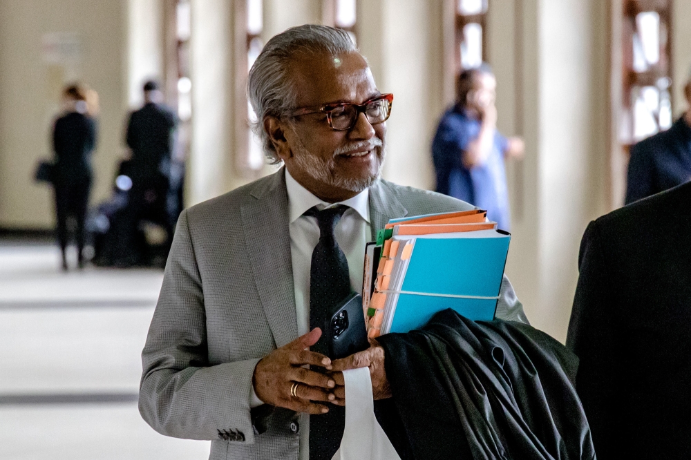Najib’s lead defence lawyer Tan Sri Muhammad Shafee Abdullah at around noon read out parts of former Goldman Sachs banker Tim Leissner’s February 22, 2022 testimony during his former colleague Roger Ng’s trial in court in New York. — Picture by Firdaus Latif