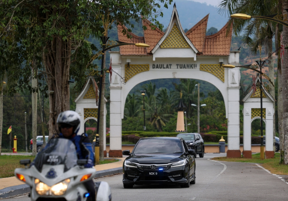 A vehicle ferrying Sikamat state assemblyman Datuk Seri Aminuddin Harun arrives at Istana Besar Seri Menanti in Kuala Pilah, August 14, 2023. — Bernama pic 