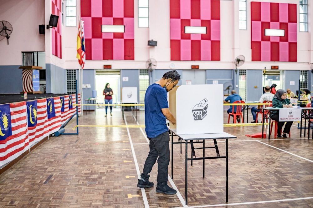 A voter casts his ballot at a polling station in Selangor August 12, 2023. ― Picture by Firdaus Latif