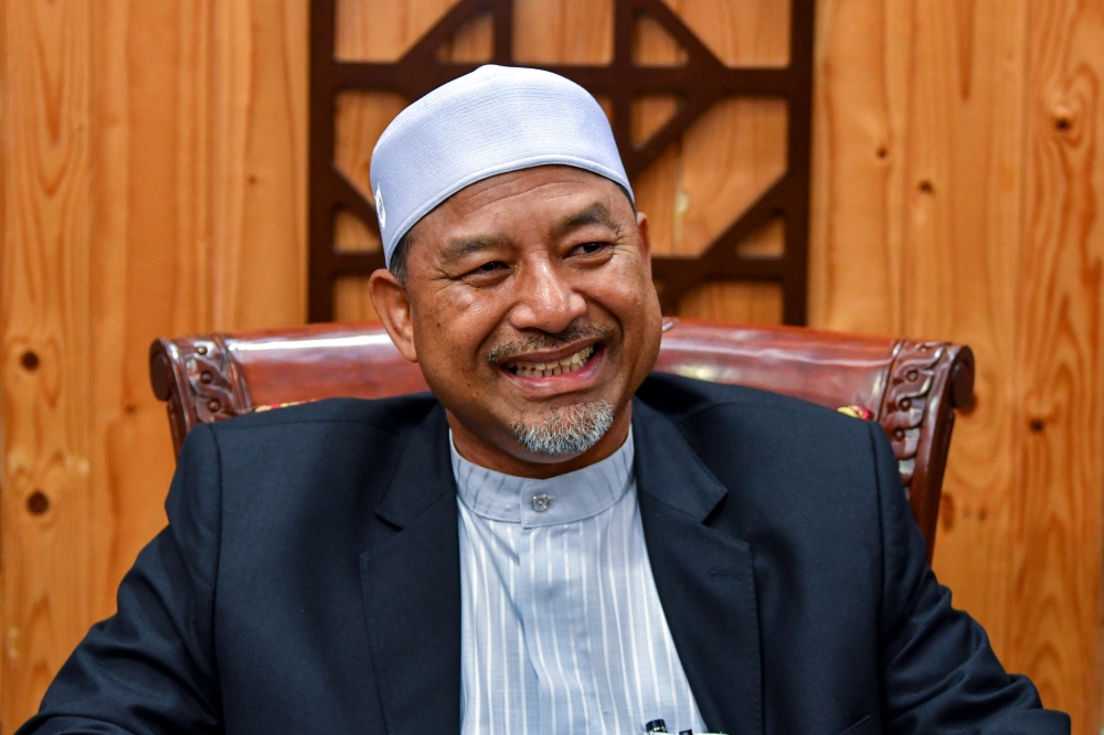 Kelantan Menteri Besar Datuk Mohd Nassuruddin Daud said a strong government-to-government relationship is important for the benefit of all, especially the people. ― Bernama pic