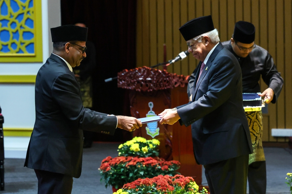 Datuk Seri S. Sundarajoo at the state exco swearing in ceremony at Dewan Sri Pinang today. — Bernama pic