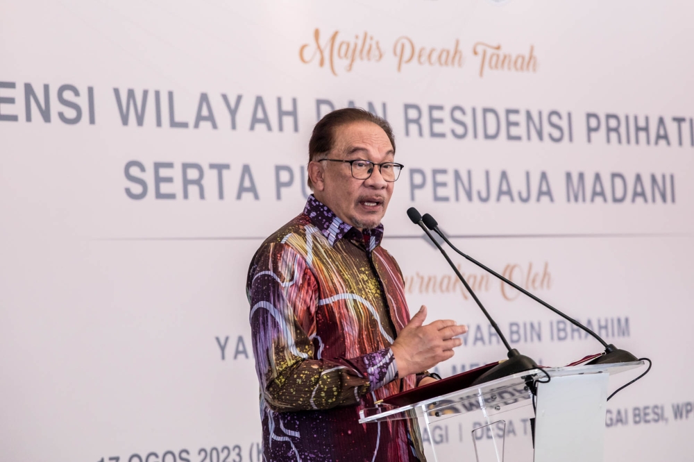 Prime Minister Datuk Seri Anwar Ibrahim says the Kuala Lumpur City Hall (DBKL) has been ordered to focus on preserving green space, particularly adopting this as part of future housing projects in the city. ― Picture by Firdaus Latif