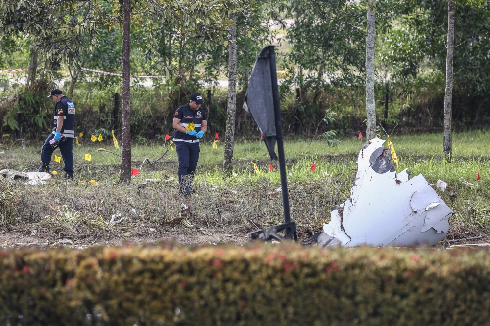 Forensics personnel at the site of the plane crash in Bandar Elmina,Shah Alam August 17, 2023. — Picture by Yusof Mat Isa